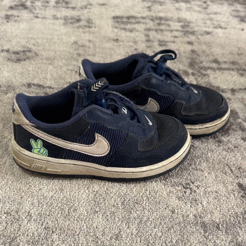 Nike Kids Navy slip on Sneakers